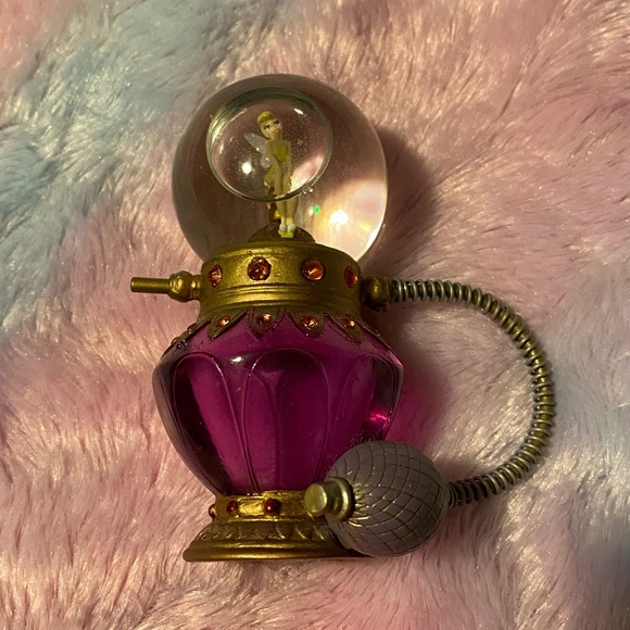 SOLD!! Disney Parks Tinker Bell Snow Globe - Picture 1 of 4